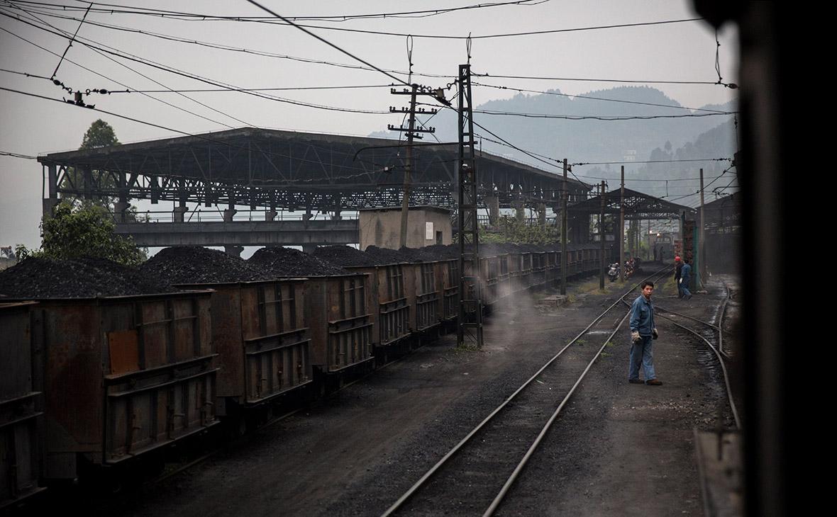 Китай в сентябре снизил закупки угля и нефти у России