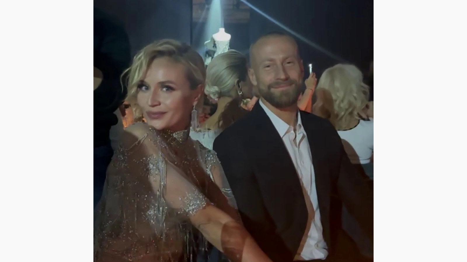 <p>Полина Гагарина со свои новым возлюбленным &mdash; танцором Станиславом Миковым</p>