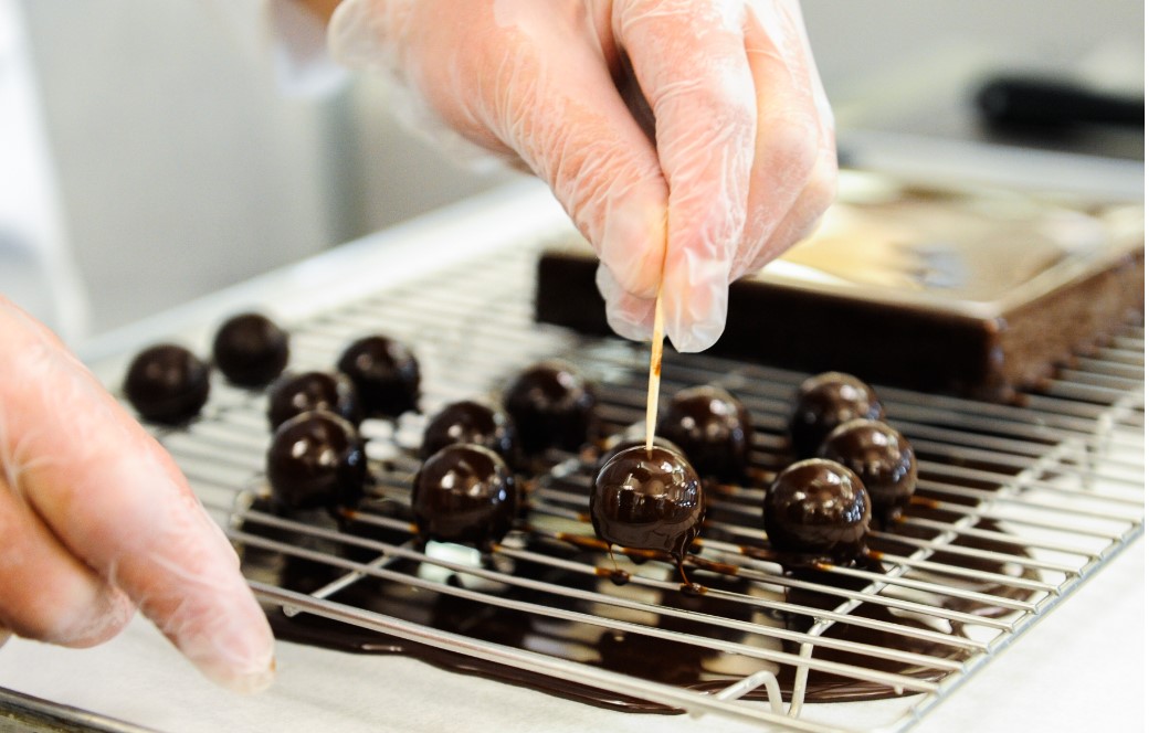 Эксперты считают, что 2024 год станет крайне тяжелым для шоколадного производства по всему миру