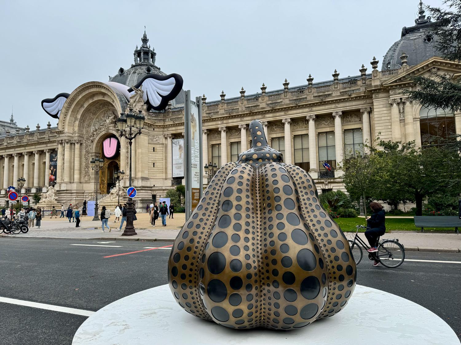 Yayoi Kusama. &laquo;Pumpkin&raquo;, 2014. Экспозиция галереи David Zwirner в рамках Art Basel Paris 2024