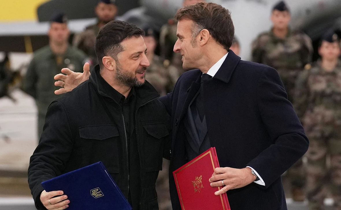 Christophe Ena / Reuters