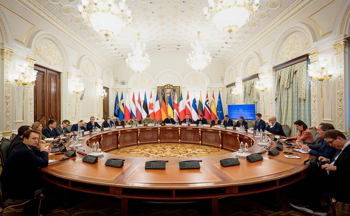 Рустем Умеров проводит встречу с советниками по безопасности европейских стран, Канады и представителями НАТО, Европейского совета и Европейской комиссии, Киев, Украина