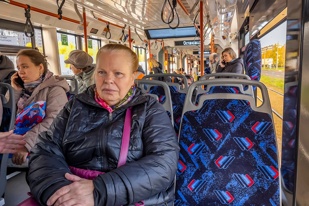 Пенсионерам предоставляют льготы на проезд в общественном транспорте, на железной дороге и авиабилеты