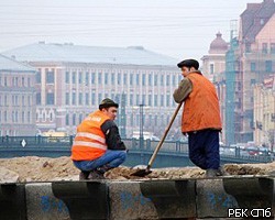 В Петербурге из-за прорыва трубы с кипятком перекрыты автодороги