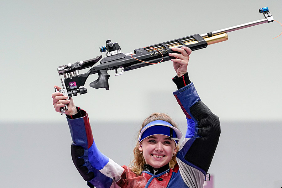 ПЕРВЫЙ ДЕНЬ ОЛИМПИАДЫ.

Анастасия Галашина (стрельба из пневматической винтовки с 10 м) завоевала серебро