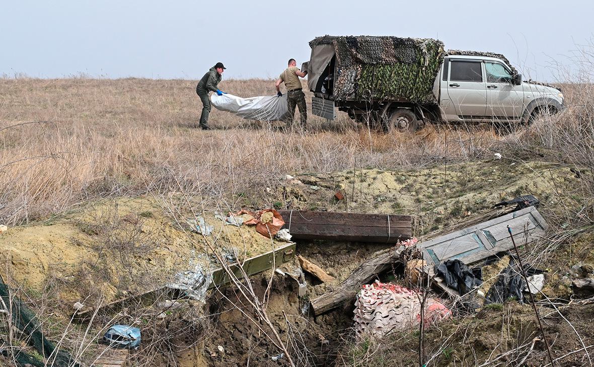 Волонтеры-поисковики Луганска собирают останки солдат ВСУ для дальнейшего гуманитарного обмена погибшими, апрель 2024 года