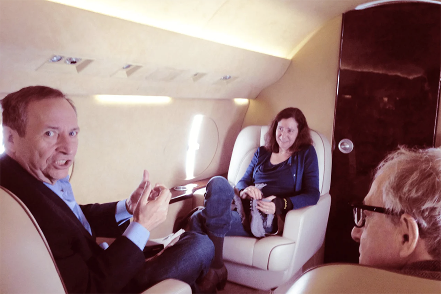 Эпштейн с бывшим президентом Гарварда Ларри Саммерсом и женой Саммерса
