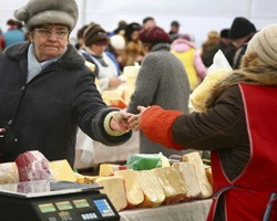 Роспотребнадзор РФ уличил украинских производителей сыра в незаконных добавках