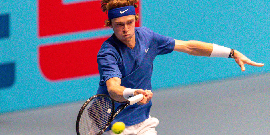 Теннисист Рублев вышел в четвертьфинал турнира в Вене