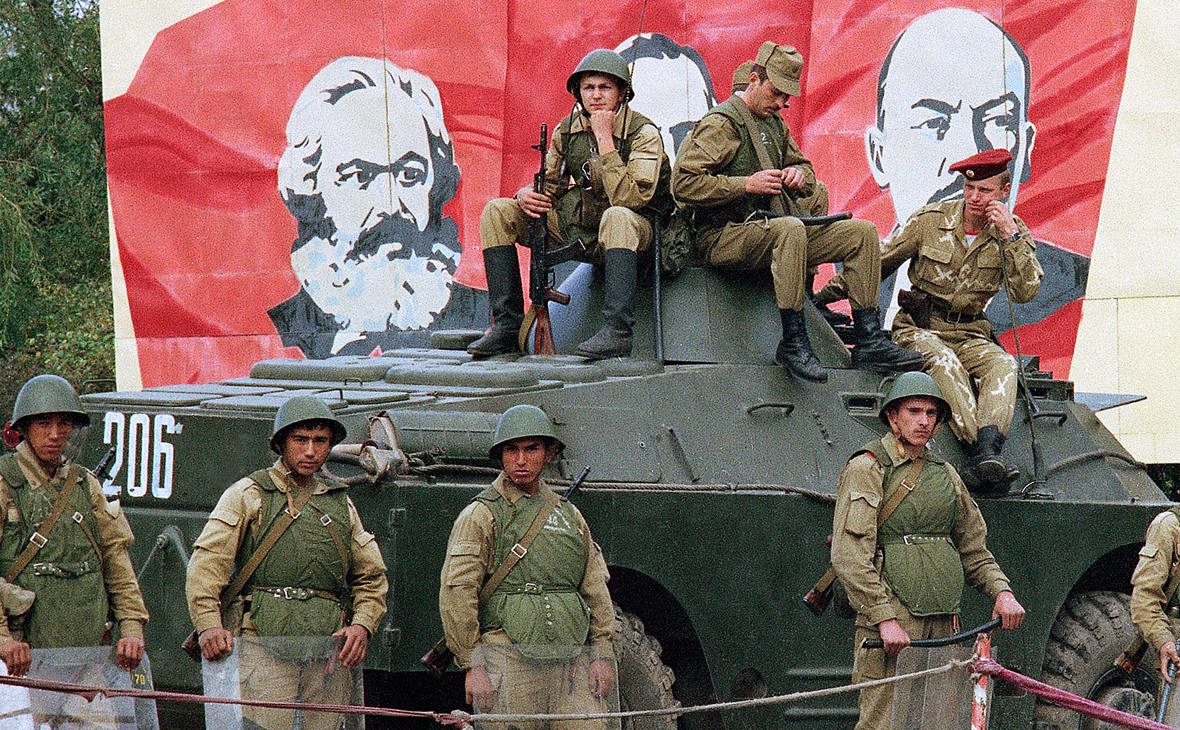 Советские войска охраняют Нагорный Карабах