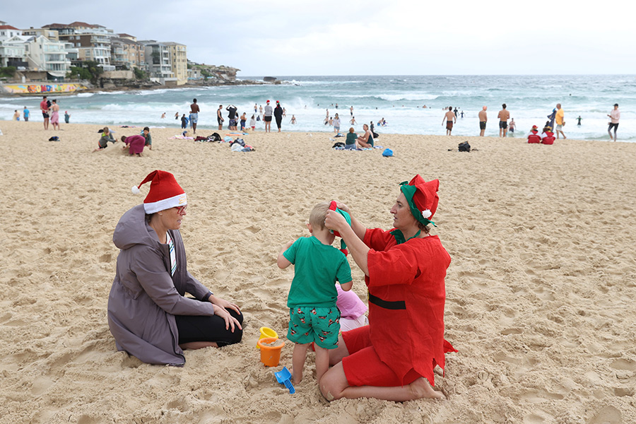 Рождество на пляже Бонди в Сиднее, Австралия