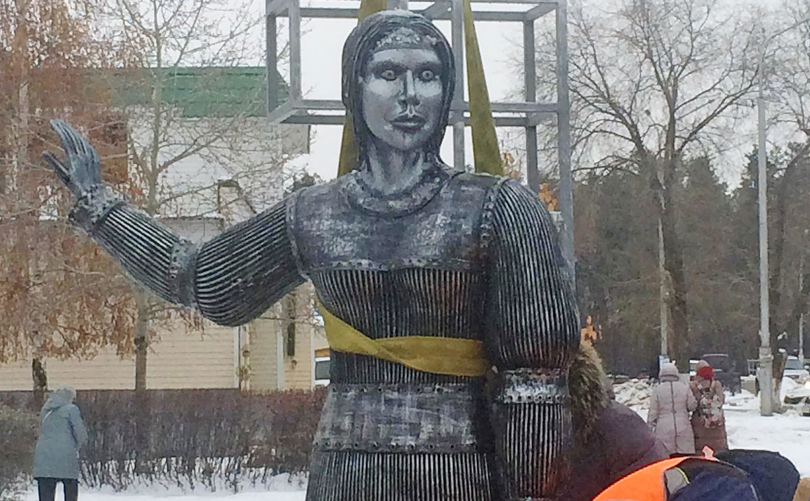Статуя Аленки в МСК
