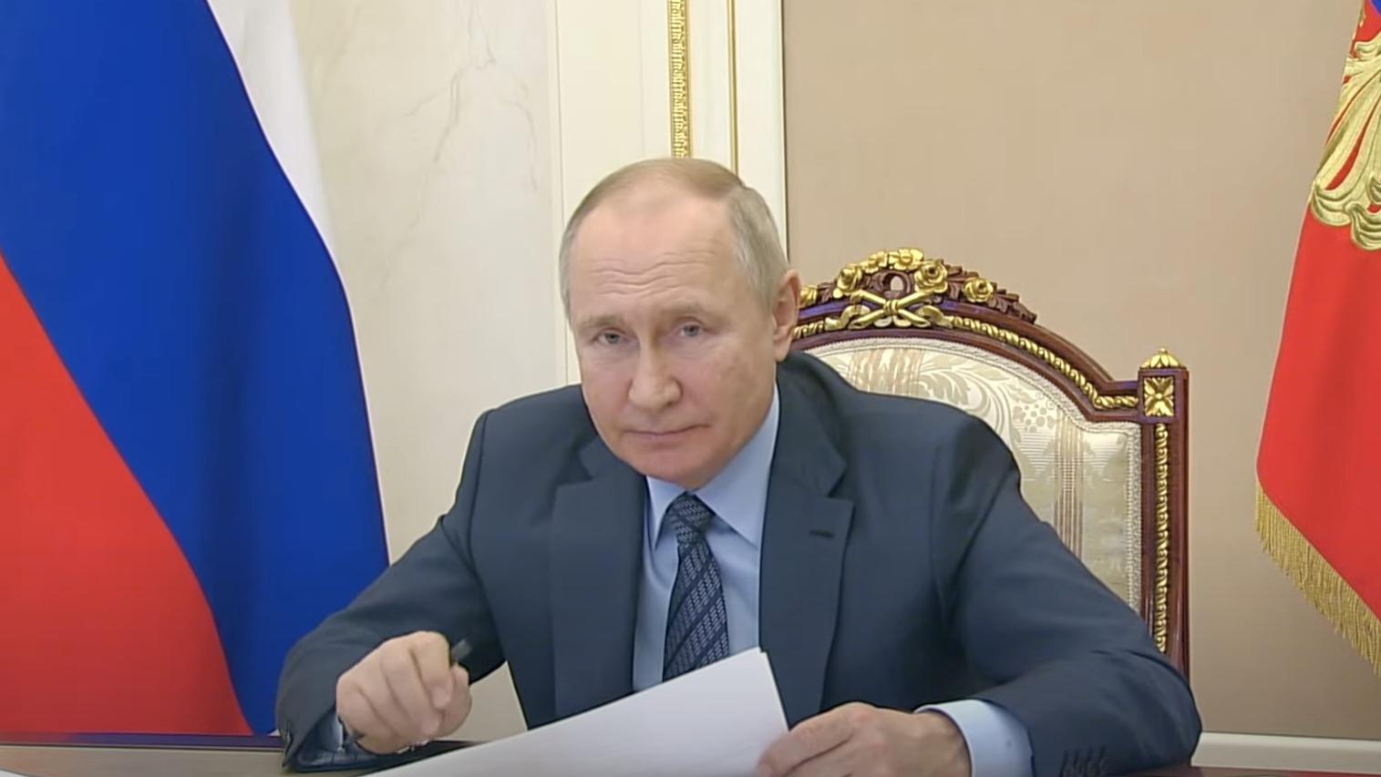 Путин счел показателем благополучия россиян количество денег в их кармане