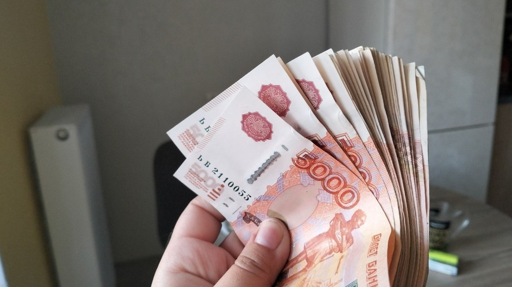 Чуть более 10% вологодских работников получают зарплату от 100 000 рублей