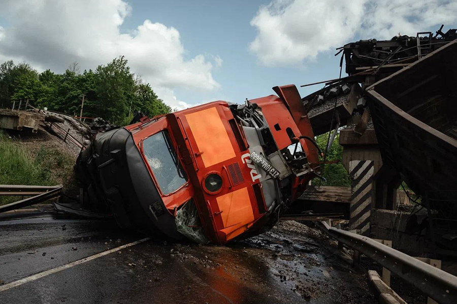 В Курской области&nbsp;создан региональный штаб ЧС, на месте работают МЧС, МВД, Росгвардия, транспортная прокуратура и Следственный комитет, РЖД и дорожные службы.