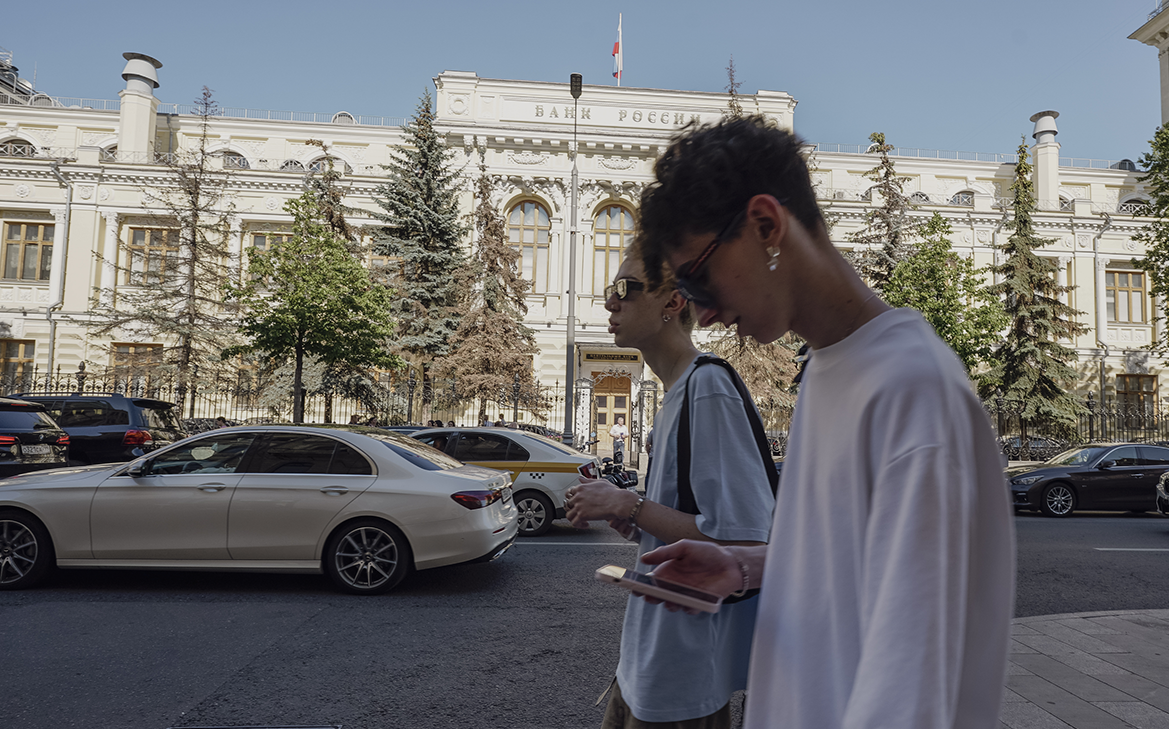 ЦБ заявил, что не занимается искусственной корректировкой курса рубля