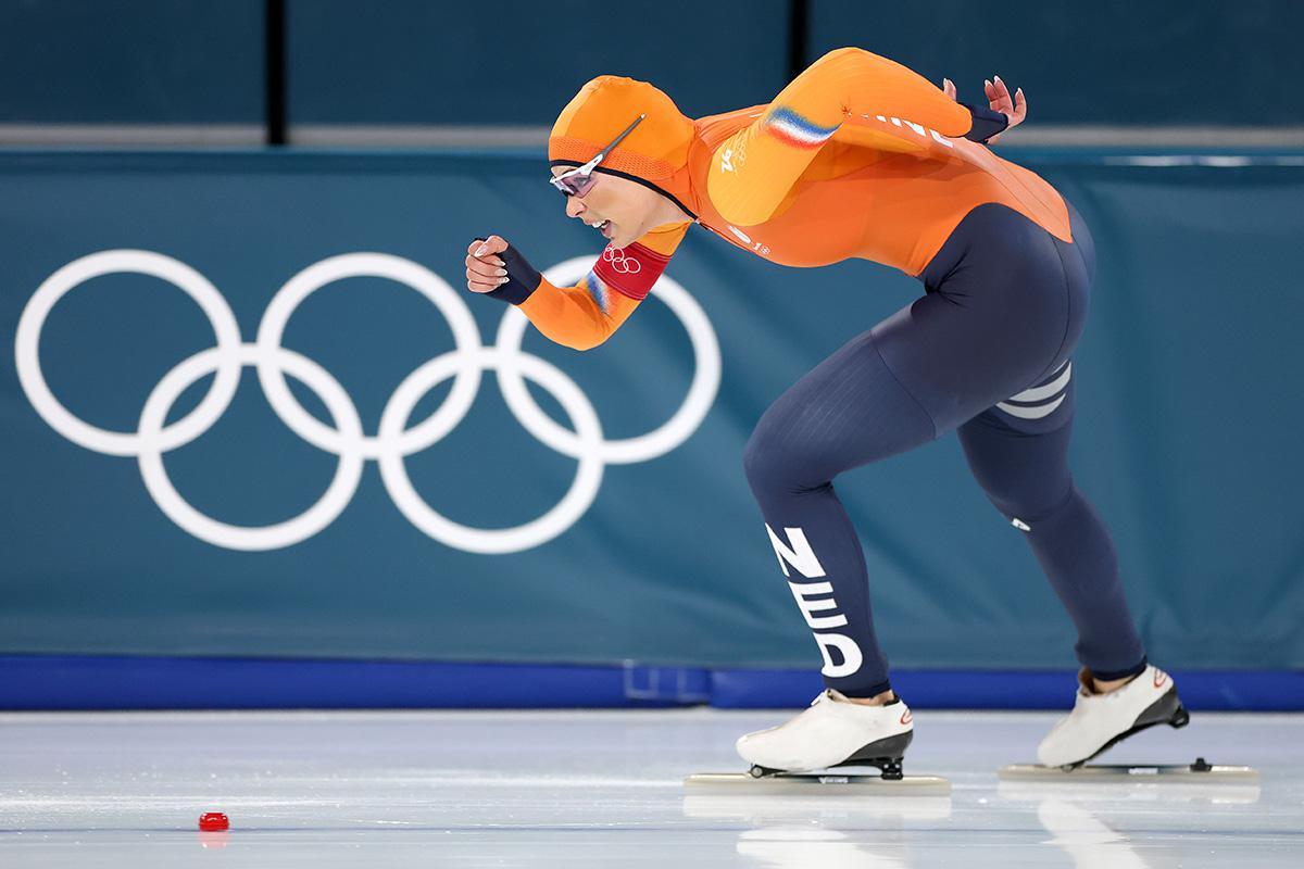 Ютта Лердам из сборной Нидерландов выступает в забеге на 1000 метров среди женщин в третий день зимних Олимпийских игр 2026 года в Милане