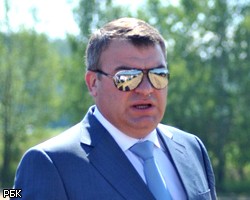 А.Сердюков грозит генералам увольнениями за "неживучие" арсеналы