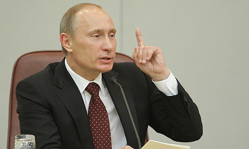 Премьер-министр РФ Владимир Путин приветствует объединение КамАЗа и МАЗа