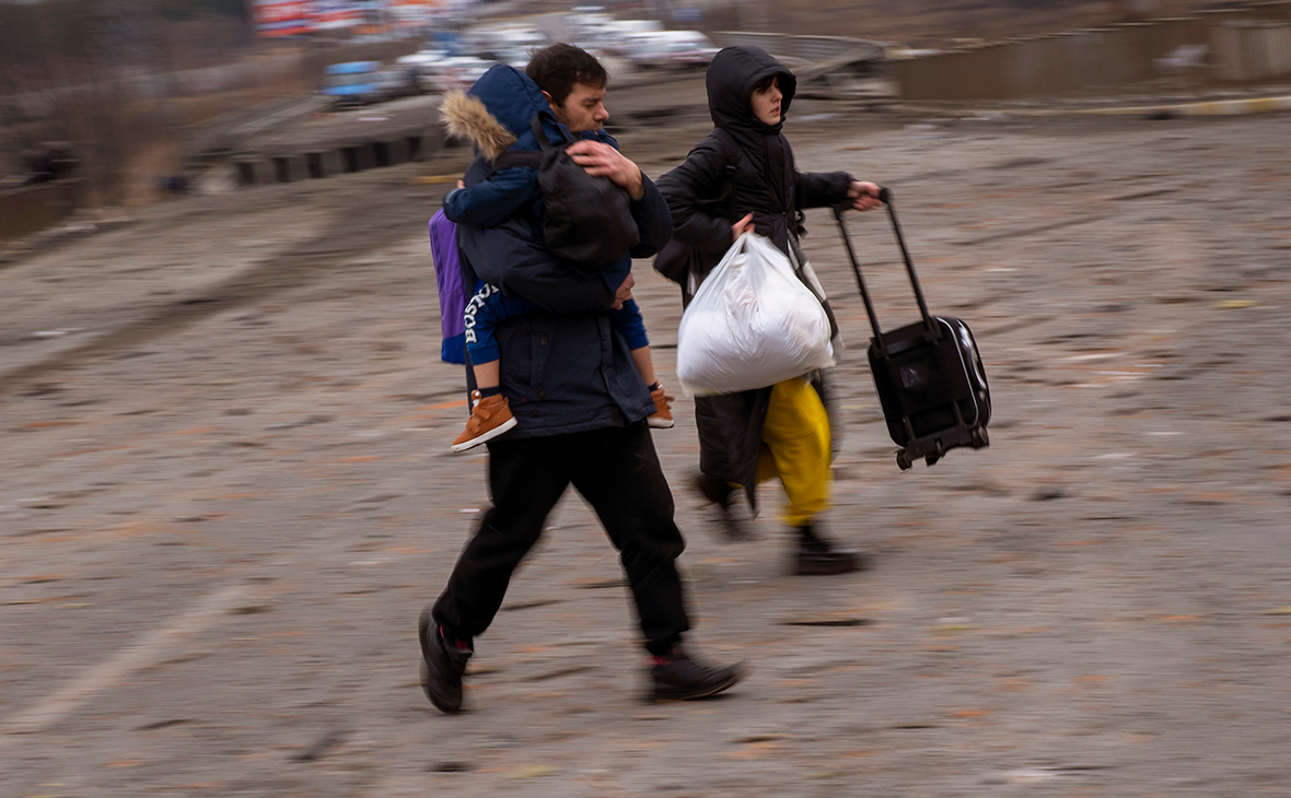 Минобороны сообщило об открытии гуманитарных коридоров в Киеве и Харькове"/>













