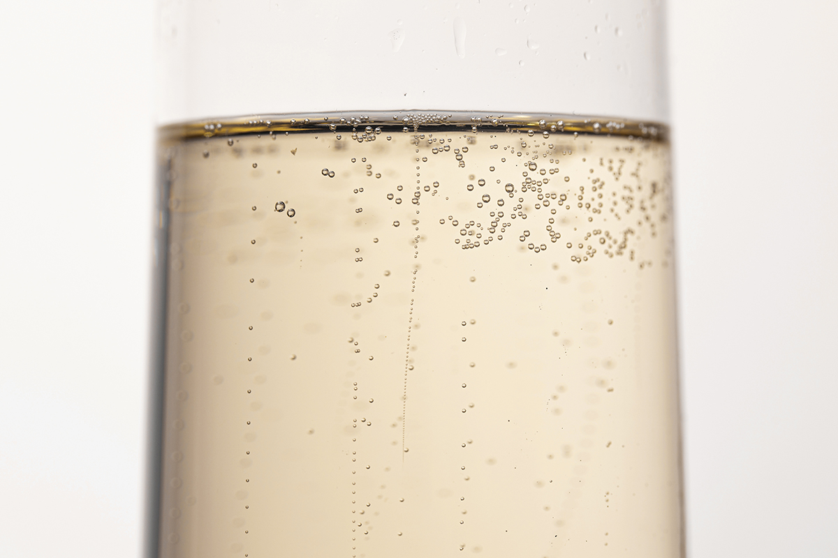 Поставки игристого вина из Белоруссии в Россию в первом квартале 2025 года увеличились в 21 раз по сравнению с аналогичным периодом прошлого года, до 11,8 тыс. декалитров