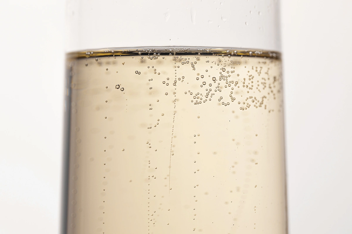 Поставки игристого вина из Белоруссии в Россию в первом квартале 2025 года увеличились в 21 раз по сравнению с аналогичным периодом прошлого года, до 11,8 тыс. декалитров