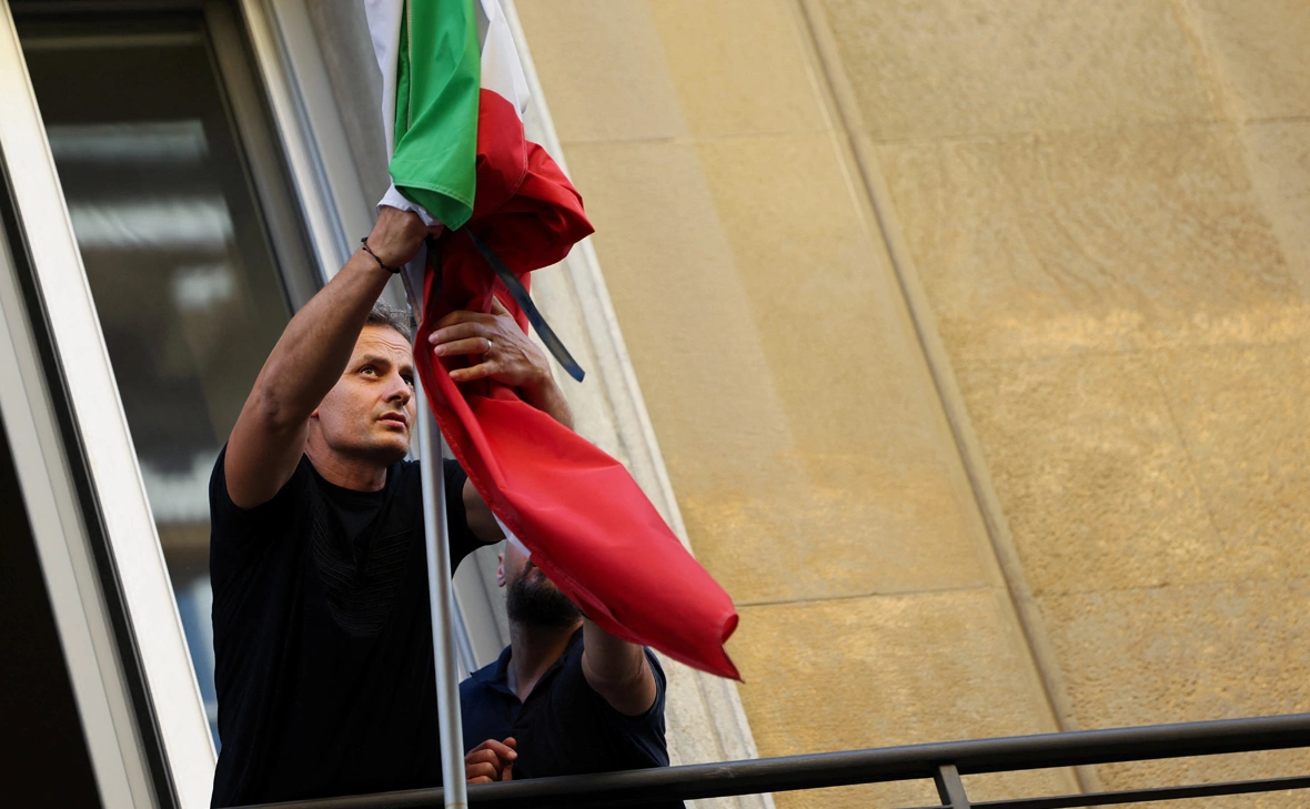 Claudia Greco / Reuters