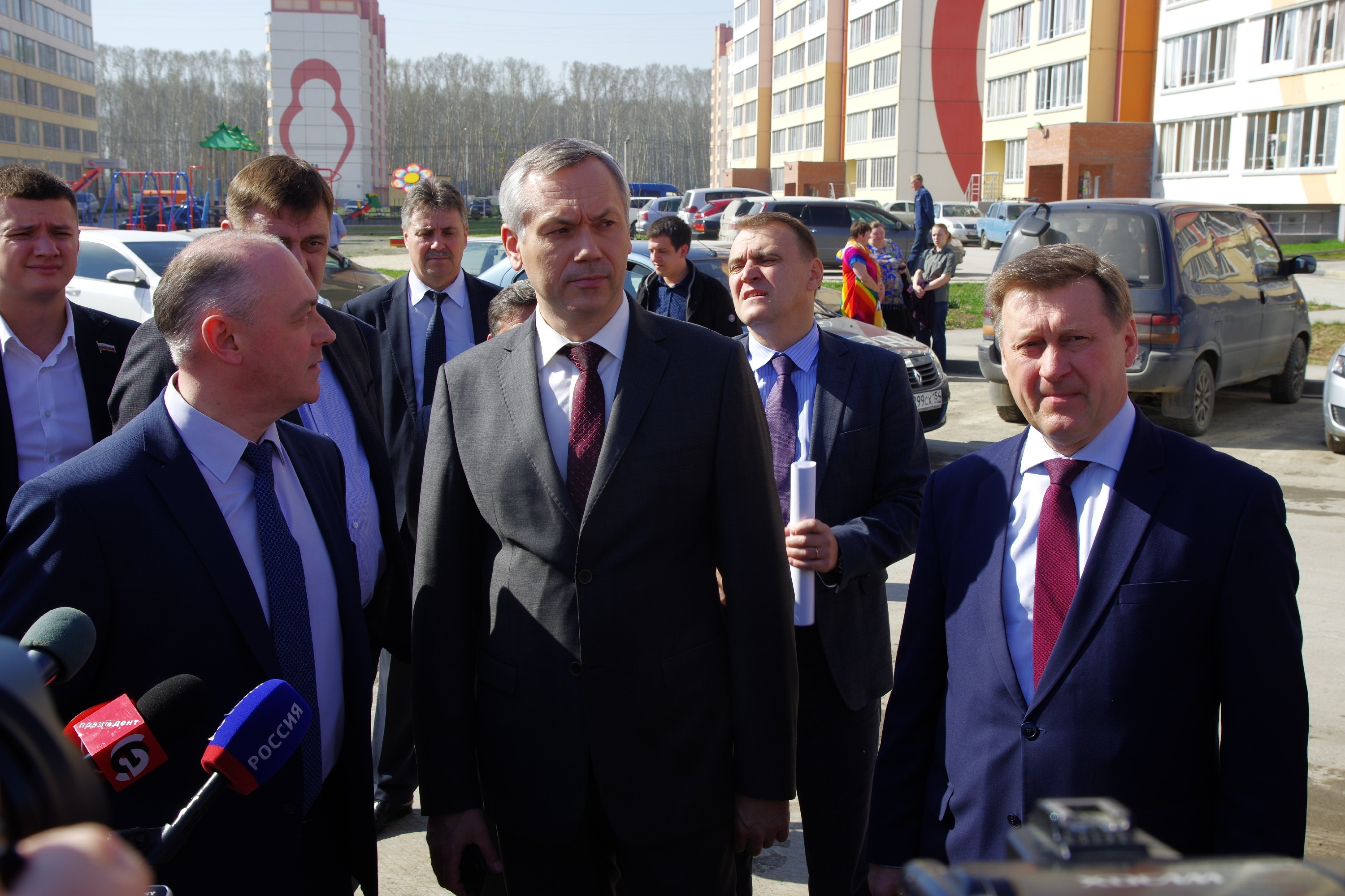 мэр Анатолий Локоть&nbsp;&mdash; справа, губернатор Андрей Травников&nbsp;&mdash; в центре