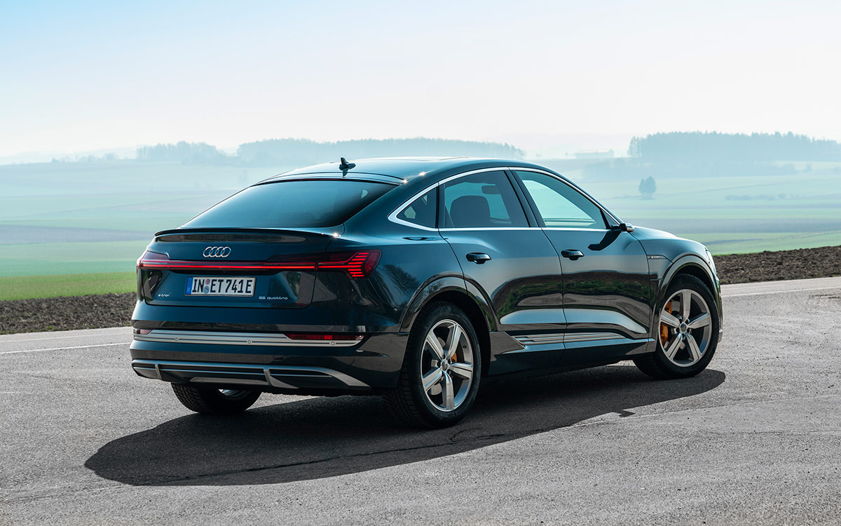 Audi назвала российскую стоимость нового купе-кроссовера e-tron Sportback