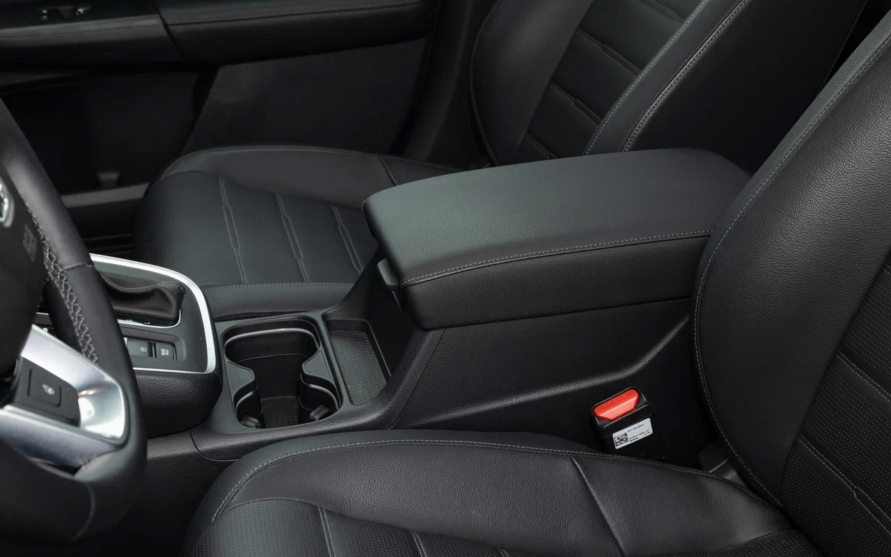 Двухуровневой центральной&nbsp;консоли у Honda CR-V нет, здесь все как в старые добрые