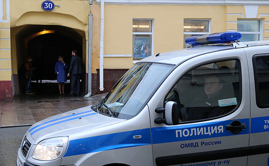 Полицейская машина у офиса общественной организации &laquo;Открытая Россия&raquo;,&nbsp;6 апреля 2015 года