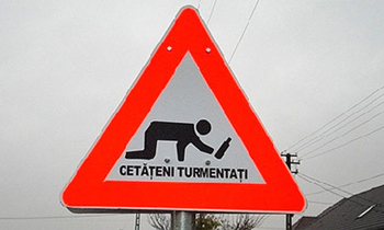 В Румынии появились знаки Пьяный пешеход