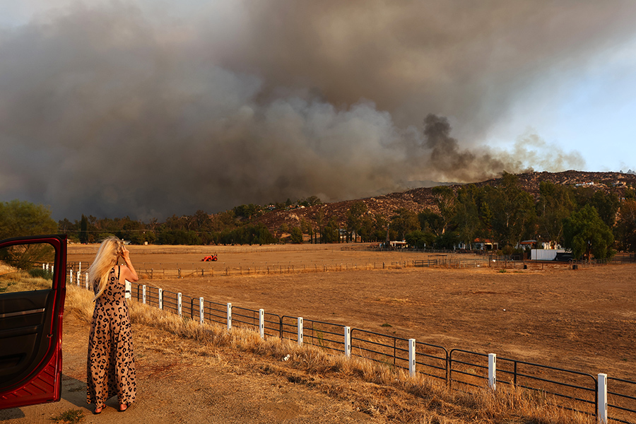 На фото: горд&nbsp;Хемет, Калифорния, 6 сентября

Сильная жара принесла не только разрушительные лесные пожары, но и угрозу отключения электроэнергии. &laquo;Сейчас мы приближаемся к худшему&nbsp;&mdash; риск перебоев реален&raquo;,&nbsp;&mdash; заявил губернатор Калифорнии Гэвин Ньюсом