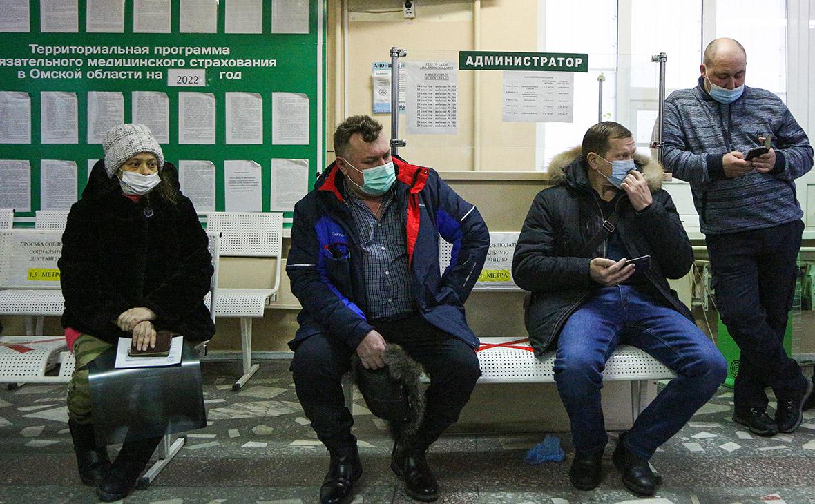 В Омской области ввели частичный масочный режим из-за гриппа и ОРВИ