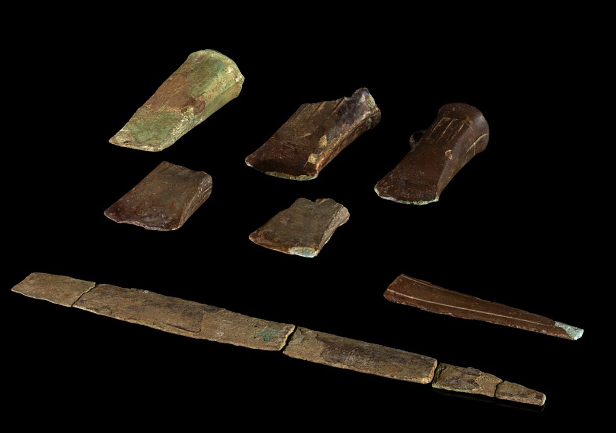 <p>Клад, относящийся к бронзового века. Артефакты выполнены из бронзы. Предметы также были найдены в Уэльсе.</p>
