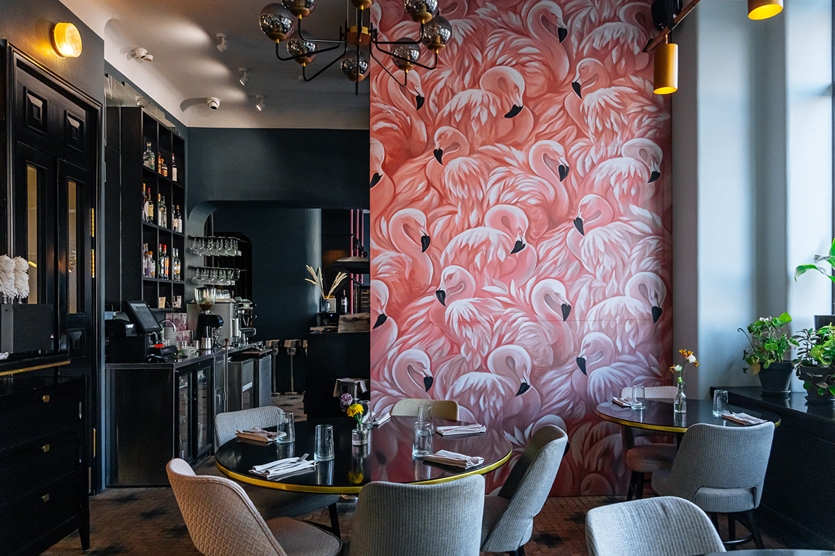 Charlie — заведение в Петербурге старинное и давно себя зарекомендовавшее, открылось оно еще в 2015 году