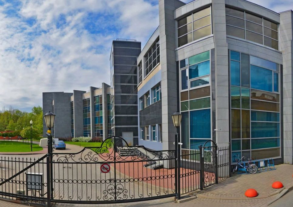 Здание Fitness House на Крестовском острове