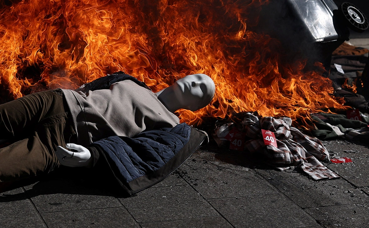 Manon Cruz / Reuters
