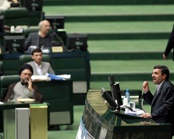 М.Ахмадинежад ответил на обвинения парламента Ирана в экономических ошибках