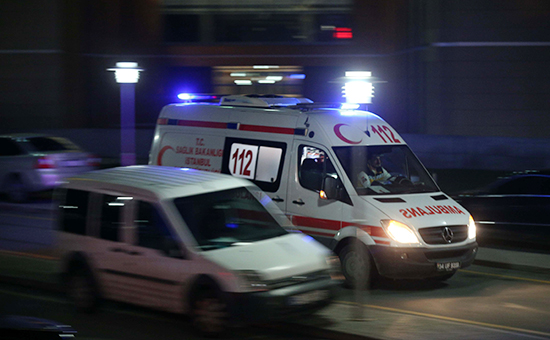 Автомобиль скорой помощи в&nbsp;Стамбуле, март 2015 года


