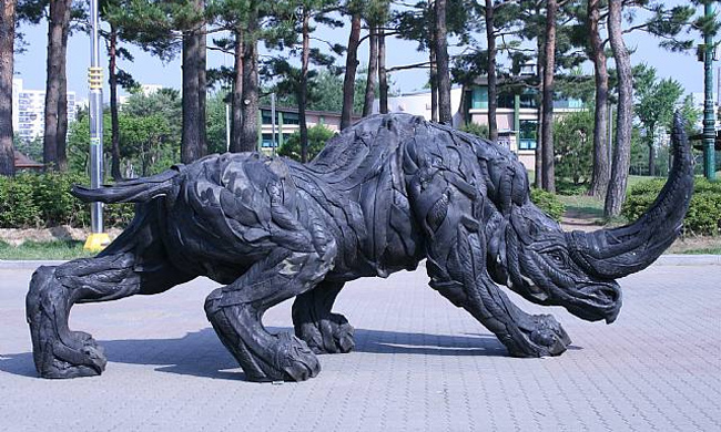 Корейский скульптор изобрел ваяние из старых покрышек