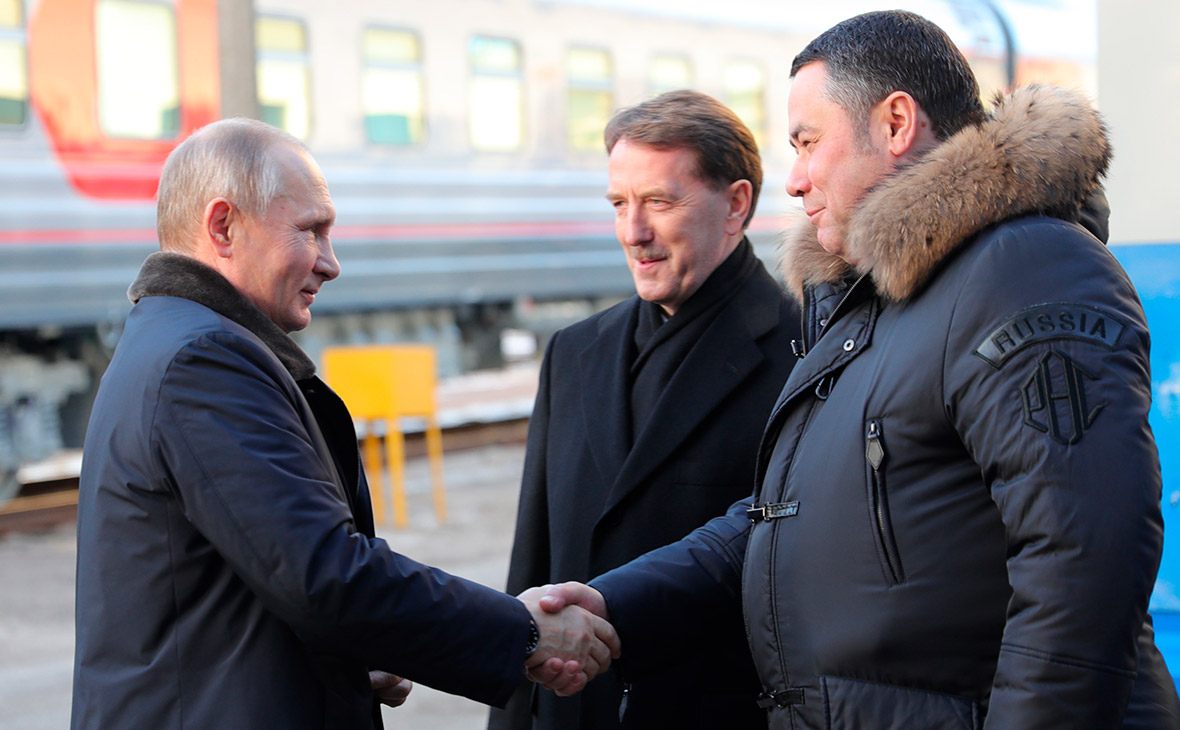 Владимир Путин&nbsp;во время посещения Тверского вагоностроительного завода