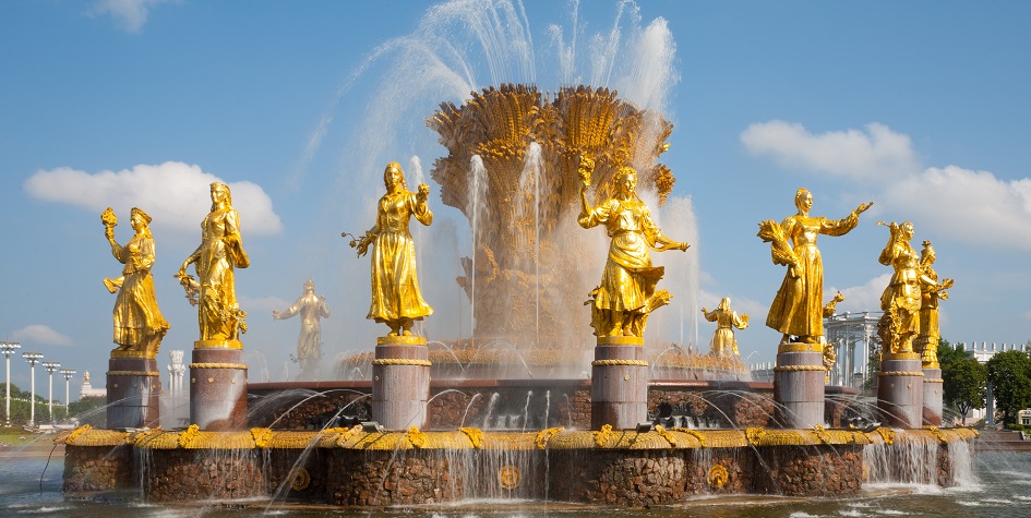 На ВДНХ отреставрировали позолоченные фигуры фонтана «Дружба народов» :: Город :: РБК Недвижимость