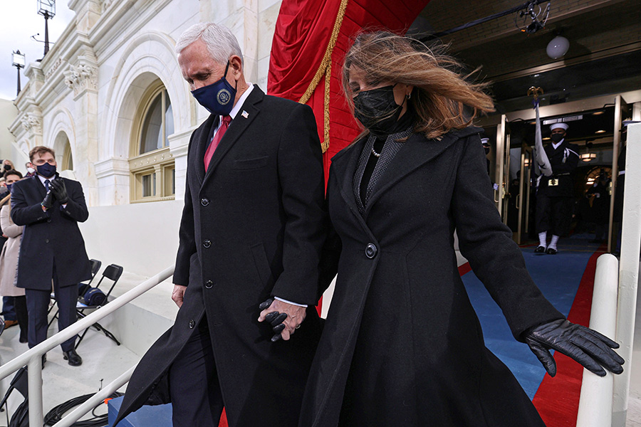 Вице-президент из администрации Дональда Трампа Майк Пенс с женой Карен