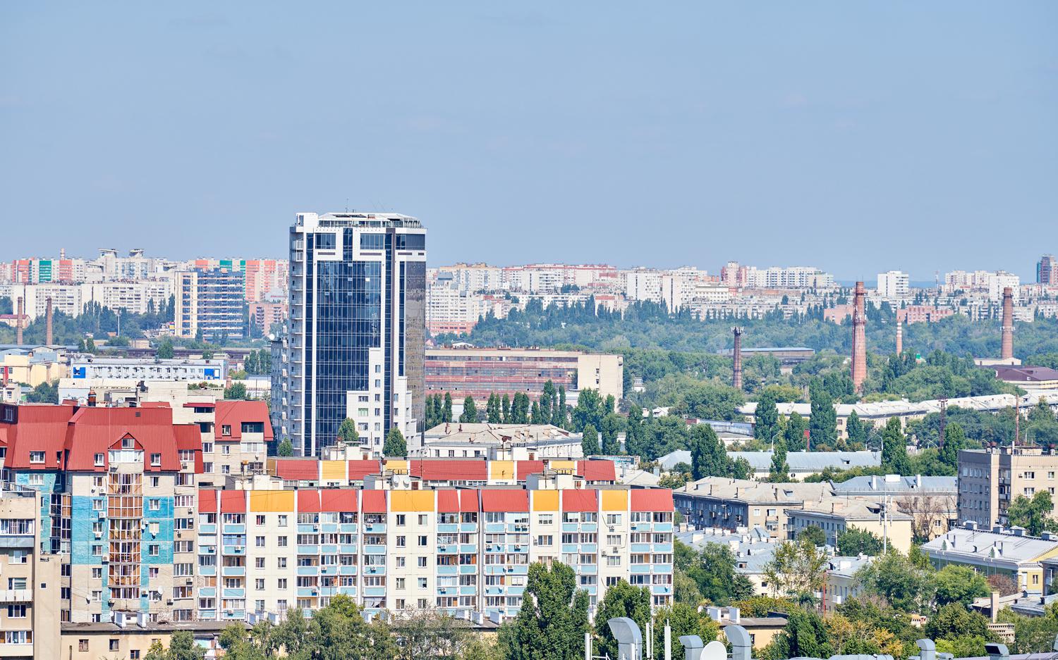 С начала 2023 года средняя стоимость лота на первичном рынке заметнее всего снизилась в Воронеже