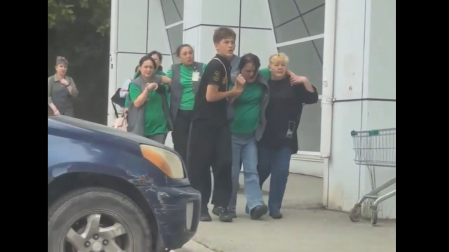 Во Владивостоке эвакуировали ТЦ из-за утечки неизвестного газа