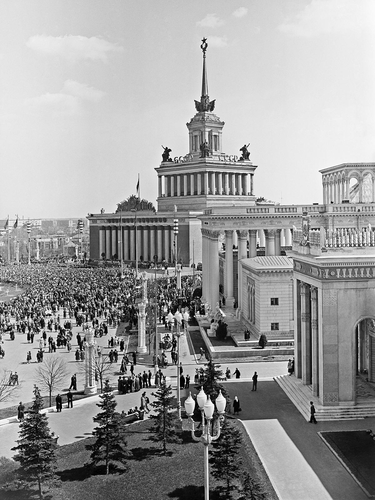 Главный павильон Всесоюзной сельскохозяйственной выставки.&nbsp;1958 год