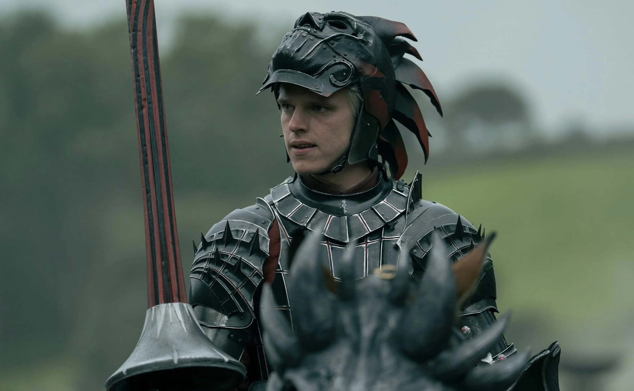 Финн Беннет в роли Эйриона Таргариена. Кадр из сериала «Рыцарь Семи Королевств»