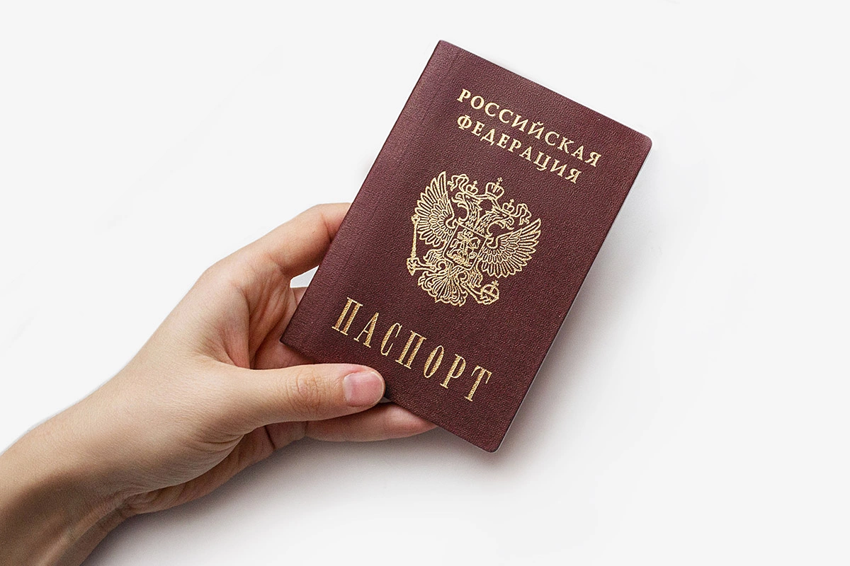 Следить за сроком годности гражданского паспорта по закону обязан его владелец