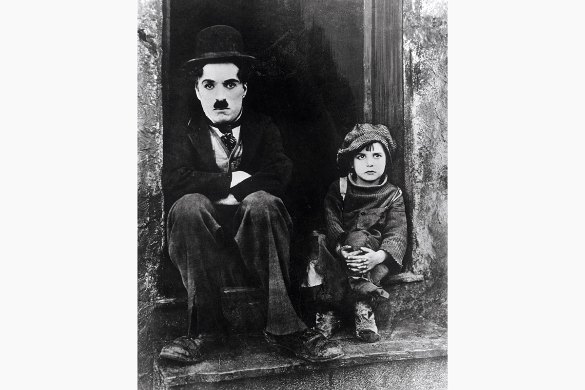 <p>Чарли Чаплин и Джеки Куган в фильме &laquo;Малыш&raquo;, 1920 год</p>